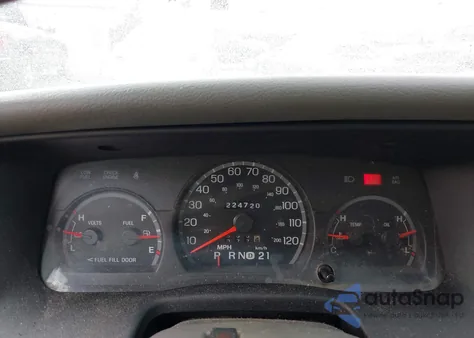 2005 Ford Crown Victoria Standard from USA, damaged, VIN 2FAFP73W25X117107